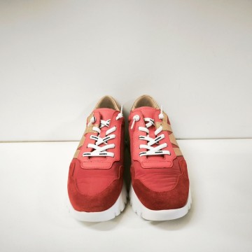 Zapatilla Wonders Odisei A-24100 roja piel metalizada y animal print