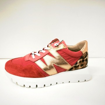 Zapatilla Wonders Odisei A-24100 roja piel metalizada y animal print
