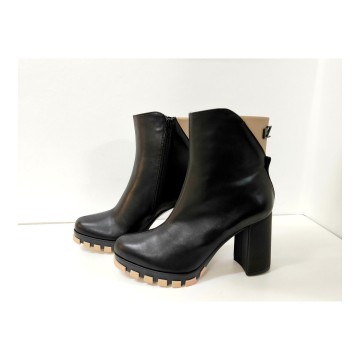 Botín Ezzio 55005 piel negra tacón 9 cm | Mujer