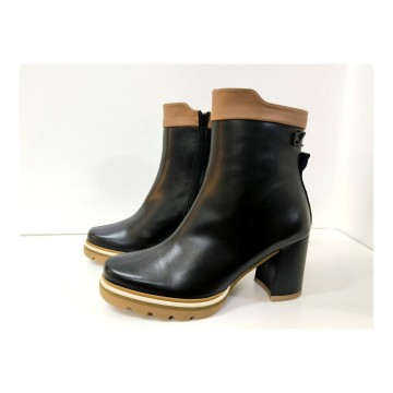 Botín Ezzio 55011 piel negro tacón 7 cm | Josefina Cerrato