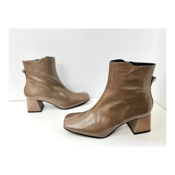 Dibia 55652 Botín Charol Taupe Tacón 6 cm