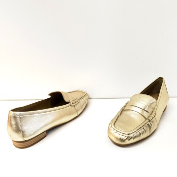 Mocasín Unisa Balta metalizado platino cómodo | Josefina Cerrato