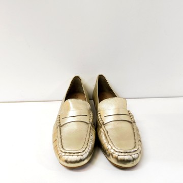 Mocasín Unisa Balta metalizado platino cómodo | Josefina Cerrato